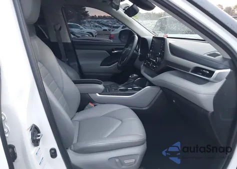 2022 Toyota Highlander Xle из США, поврежденный, VIN 5TDGZRBH8NS166797